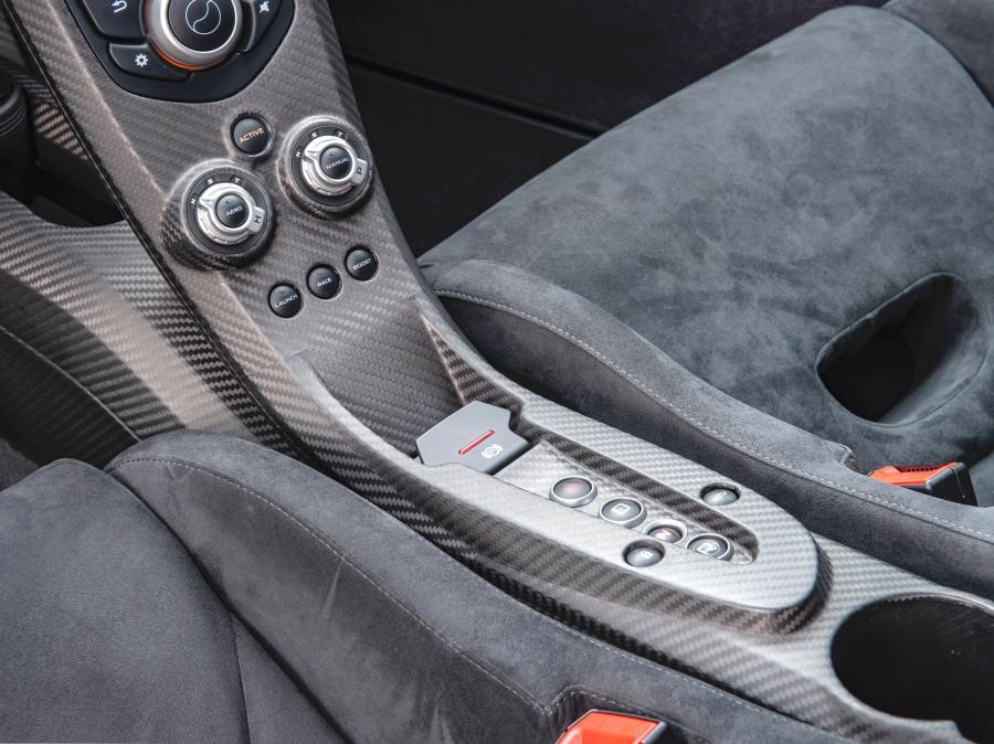 Детали интерьера McLaren P1 XP05 (990006) 2013 года  (фото 75 из 89)